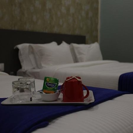 Ocean Suites Hotel ムンバイ エクステリア 写真