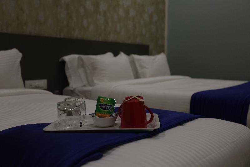 Ocean Suites Hotel ムンバイ エクステリア 写真