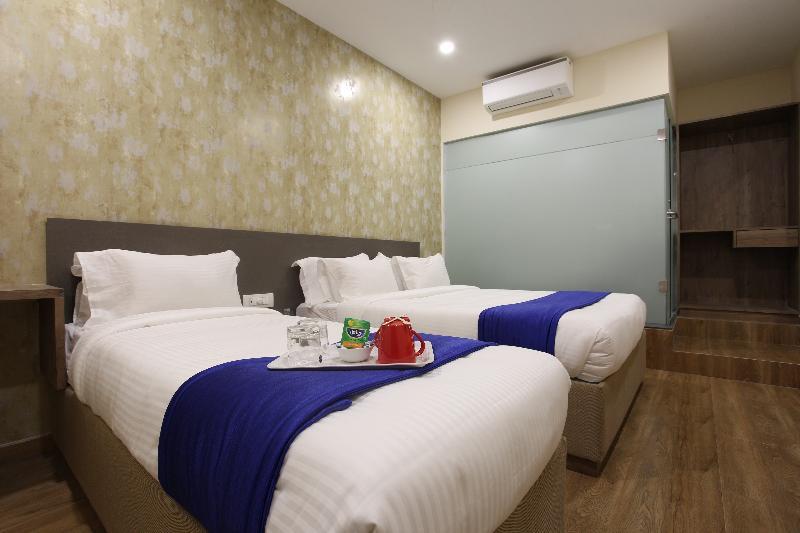 Ocean Suites Hotel ムンバイ エクステリア 写真