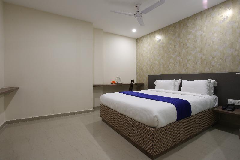 Ocean Suites Hotel ムンバイ エクステリア 写真